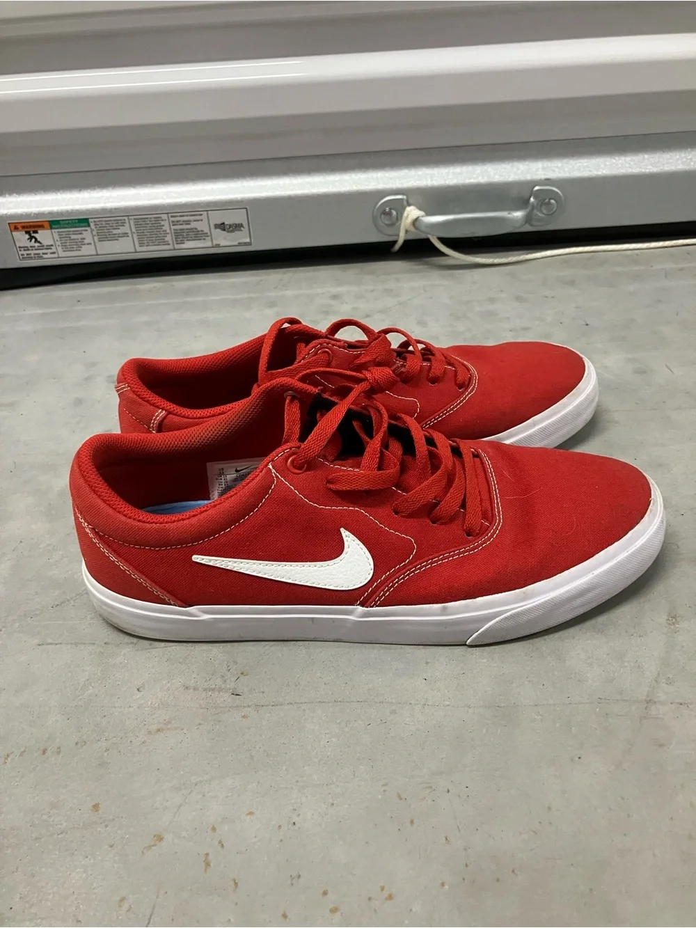 Nike SB Charge Low red Canvas Skate Sneakers Men’s Size 11